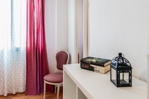 Bed, Photo of the whole room, Bedroom, cot, towels