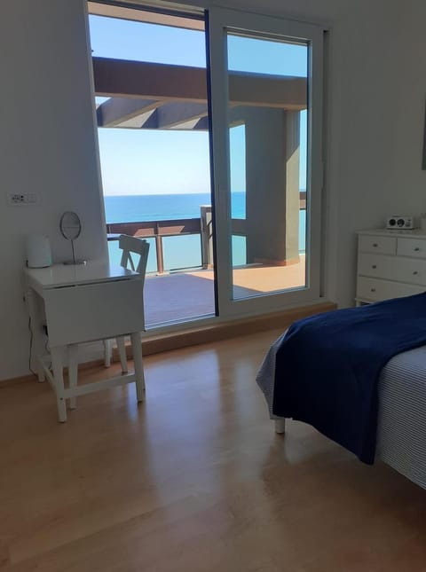 Bed, Sea view