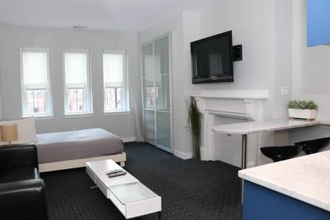 Bed, TV and multimedia, Living room, Seating area, Bedroom