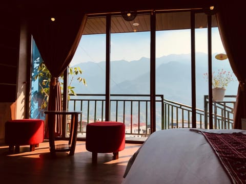 Balcony/Terrace, Mountain view