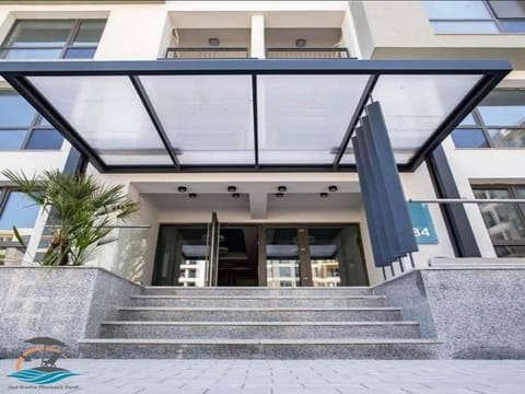 Property building, Facade/entrance