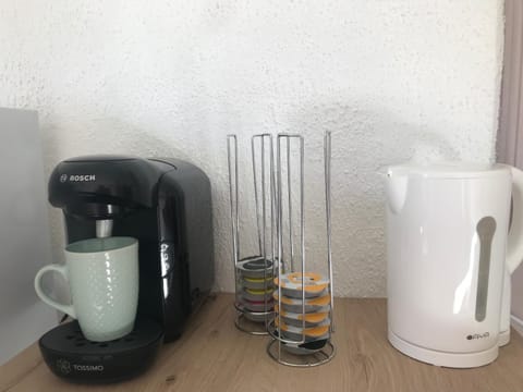 Coffee/tea facilities, Dining area