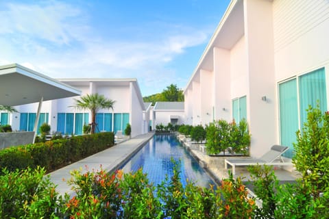 Property building, Swimming pool