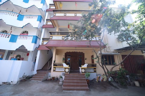 Facade/entrance, View (from property/room)