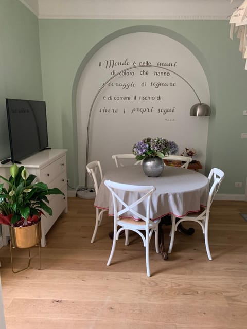 Communal lounge/ TV room, Dining area