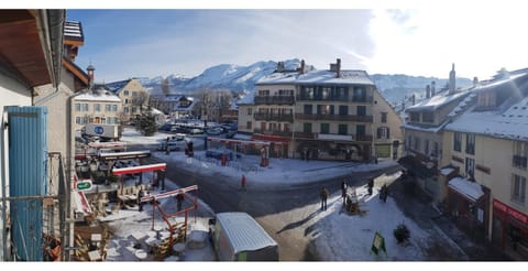View (from property/room), View (from property/room), City view, City view, Landmark view, Mountain view, Mountain view, Street view, Quiet street view