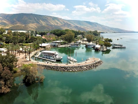 Nearby landmark, Day, Natural landscape, Activities, Bird's eye view, Lake view, Mountain view, River view, Sea view, Parking