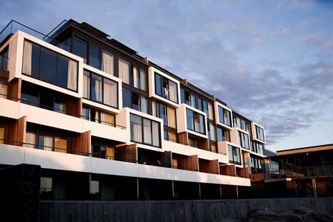 Property building, Day
