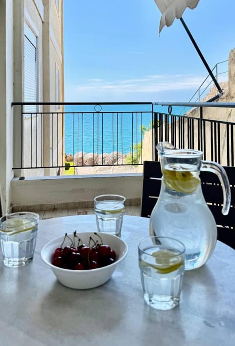 Day, View (from property/room), Balcony/Terrace, Dining area, Food, Sea view, Drinks