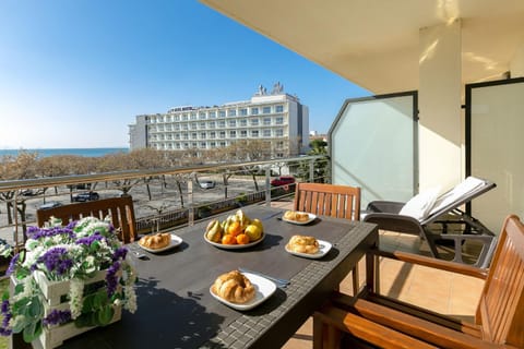 Balcony/Terrace, Lunch