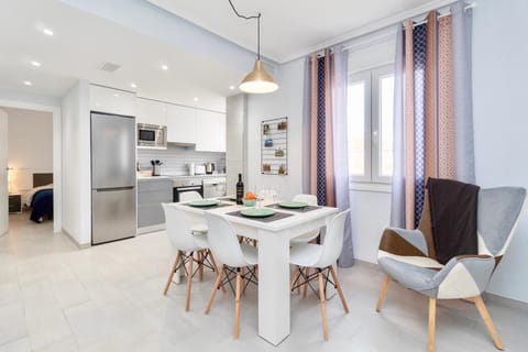 Kitchen or kitchenette, Photo of the whole room, Seating area, Dining area