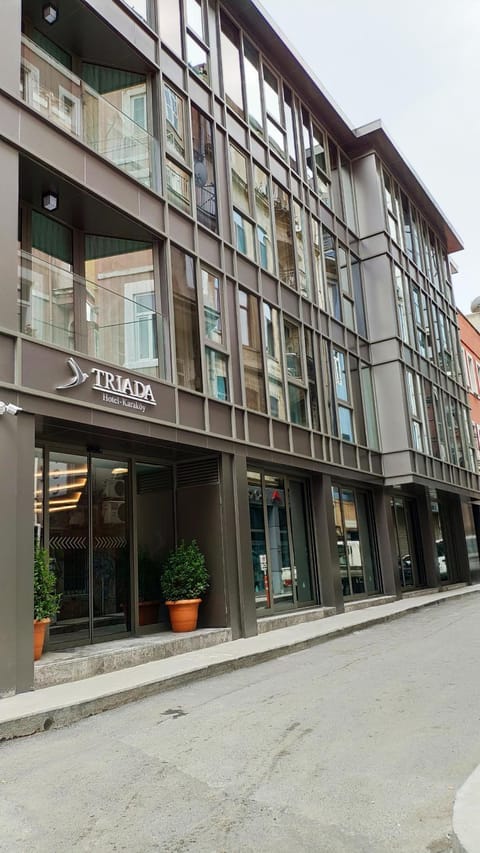 Property building, Facade/entrance