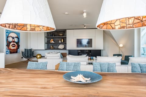 TV and multimedia, Seating area