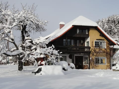 Property building, Facade/entrance, Winter