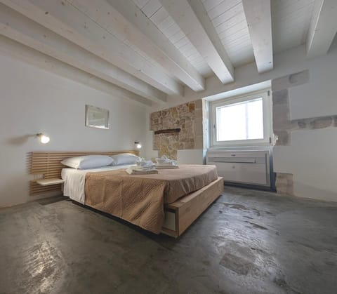 Bed, Photo of the whole room, Bedroom, towels, air conditioner