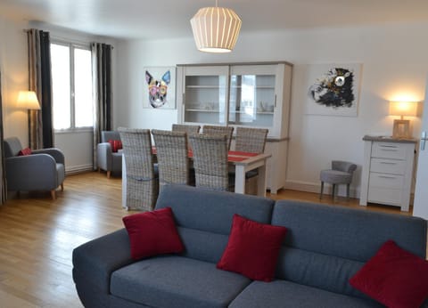 Living room, Seating area, Dining area