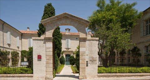Property building, Facade/entrance, Garden
