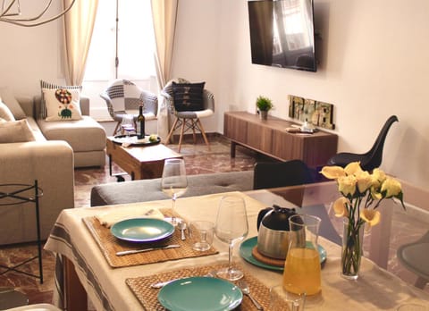 TV and multimedia, Balcony/Terrace, Living room, Seating area, Dining area
