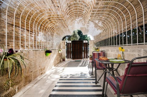 Patio, Facade/entrance