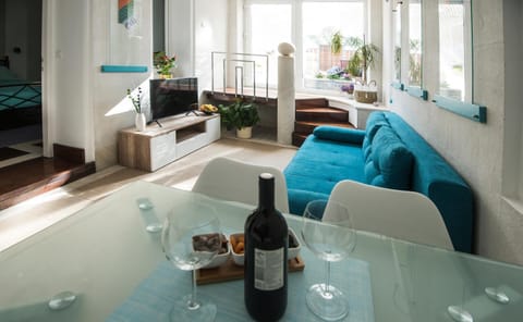 IBIS Your Cosy Oasis With Private Parking and Patio Apartment in Split