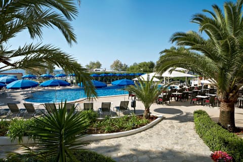 Day, Swimming pool, Swimming pool