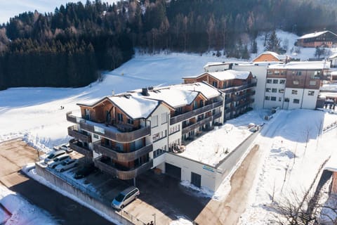 Property building, Facade/entrance, Bird's eye view, Winter, Skiing, View (from property/room), On site, City view, Mountain view, Sports, Location