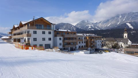 Property building, Facade/entrance, Activities, Winter, Sauna, Skiing, Balcony/Terrace, Lobby or reception, On site, City view, Mountain view, Sports