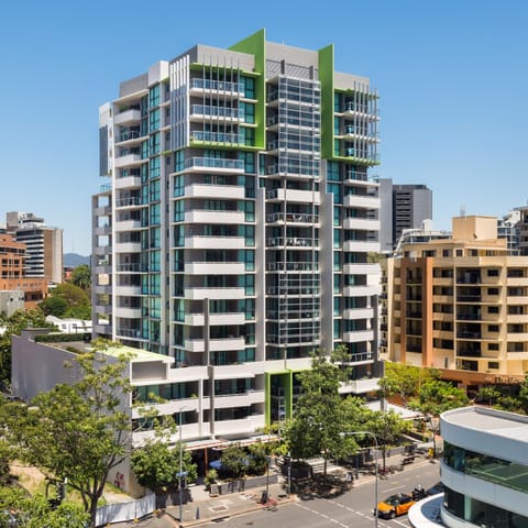 Property building, Facade/entrance, Day, Neighbourhood, Bird's eye view, Floor plan, City view, Street view, Location