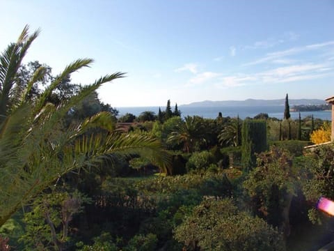 Villa californienne 4 chambres, terrasse vue mer, parking, animaux admis - FR-1-251-310 House in Le Lavandou