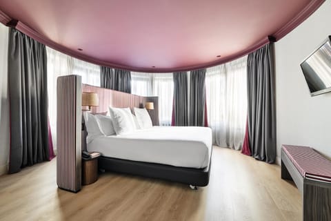 Bed, Decorative detail, Bedroom