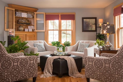 Communal lounge/ TV room, Massage, Living room, Seating area