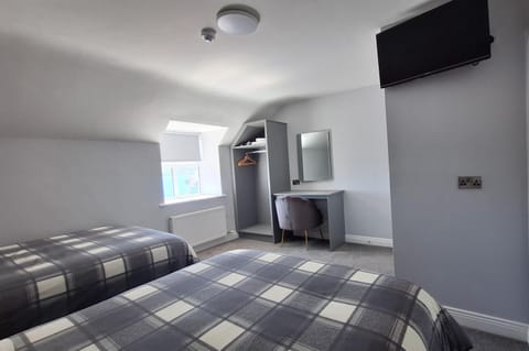 TV and multimedia, Photo of the whole room, Bedroom, wardrobe