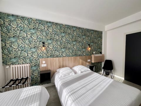 Bed, Photo of the whole room, Bedroom, internet