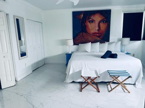 Sunrise Penthouse ocean view terrace beach few steps away SOBE Apartment hotel in Flamingo Lummus