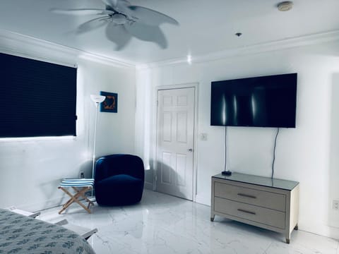 Sunrise Penthouse ocean view terrace beach few steps away SOBE Apartment hotel in Flamingo Lummus