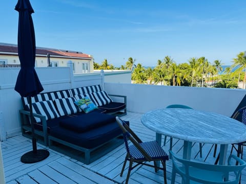 Sunrise Penthouse ocean view terrace beach few steps away SOBE Apartment hotel in Flamingo Lummus