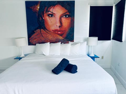 Sunrise Penthouse ocean view terrace beach few steps away SOBE Apartment hotel in Flamingo Lummus