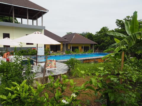 Swimming pool