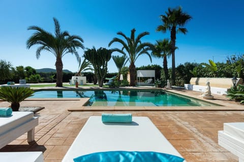 Off site, Day, Swimming pool, sunbed