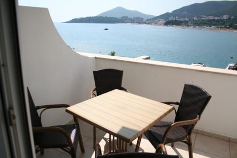 Beachfront apartment in Becici,Rafilovici,Budva Apartment in Budva Municipality