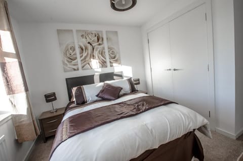 Orange Apartments Polmuir Gardens Only 7 minutes to City Centre Apartment in Aberdeen