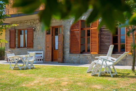 Property building, Facade/entrance, Garden, Garden view