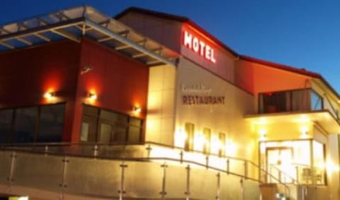 Property building, Restaurant/places to eat, Night