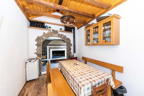 Restaurant/places to eat, BBQ facilities, Kitchen or kitchenette, kitchen