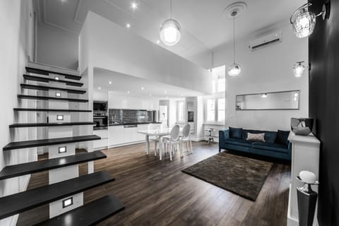 Kitchen or kitchenette, Living room, air conditioner