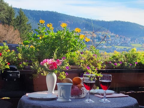Day, Natural landscape, View (from property/room), Balcony/Terrace, Dining area, Autumn, Mountain view