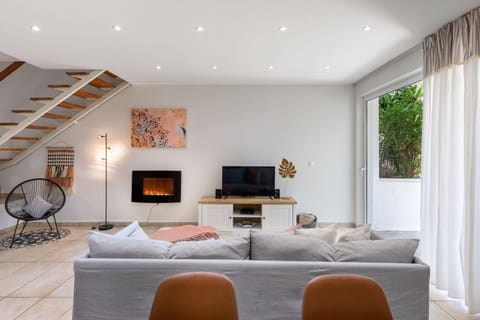 TV and multimedia, Living room, flat iron