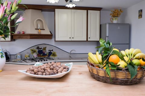 Communal kitchen, Food, Internal: Not applicable to any particular room