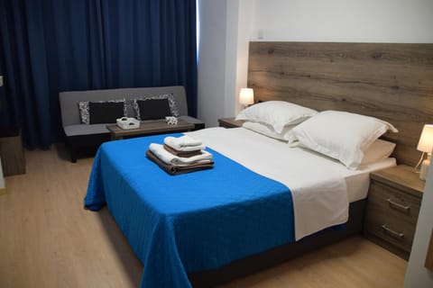 Bed, Seating area, Bedroom