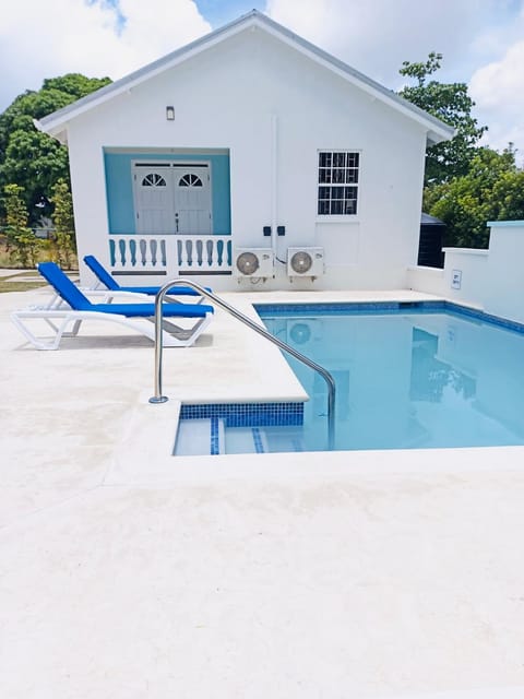 Patio, Pool view, Swimming pool, sunbed